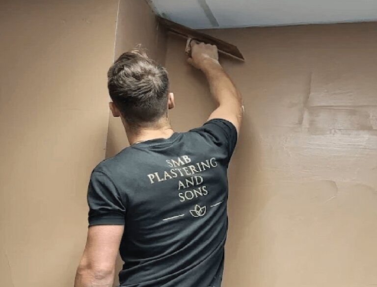 Plastering & Screeding in Bromley